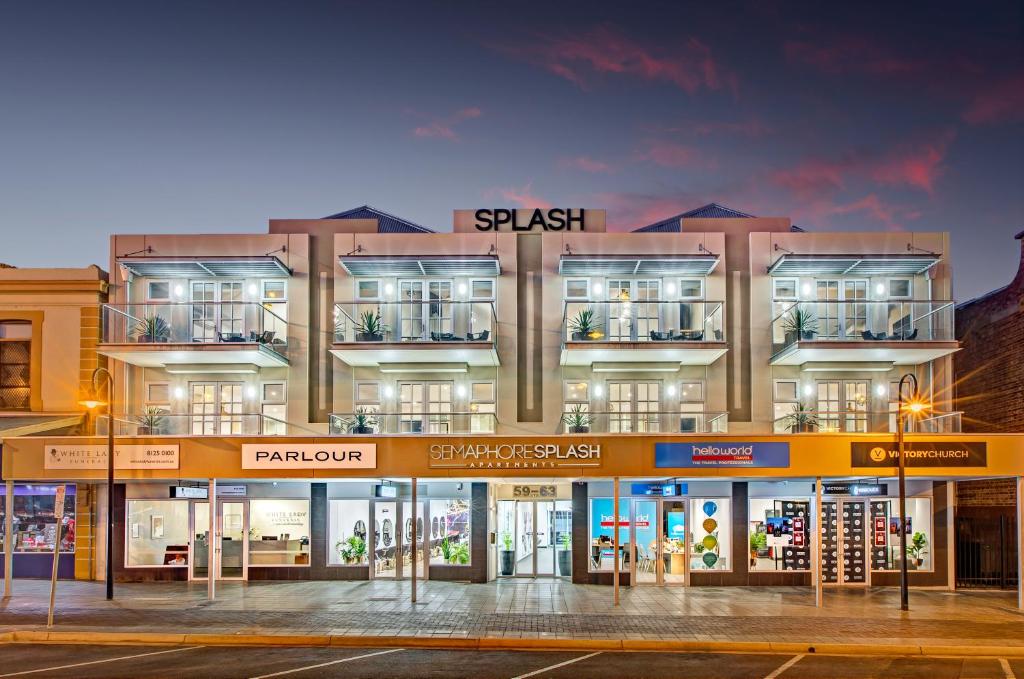 Semaphore Splash Apartments