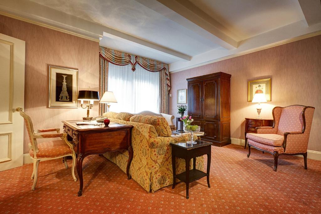 Hotel Elysee by Library Hotel Collection