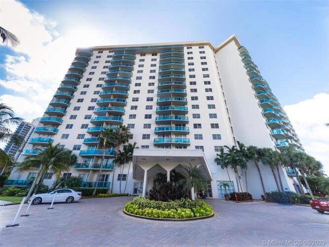 Sunny Isles Beach Spacious Apartment