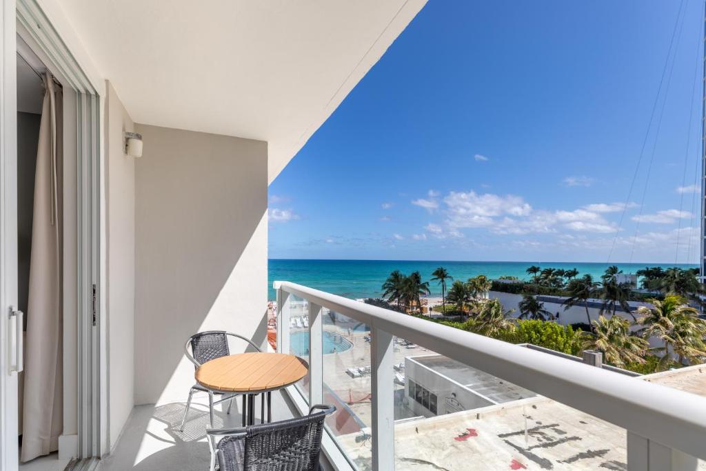 Sunny Isles Beach Resort Studio with Ocean Views