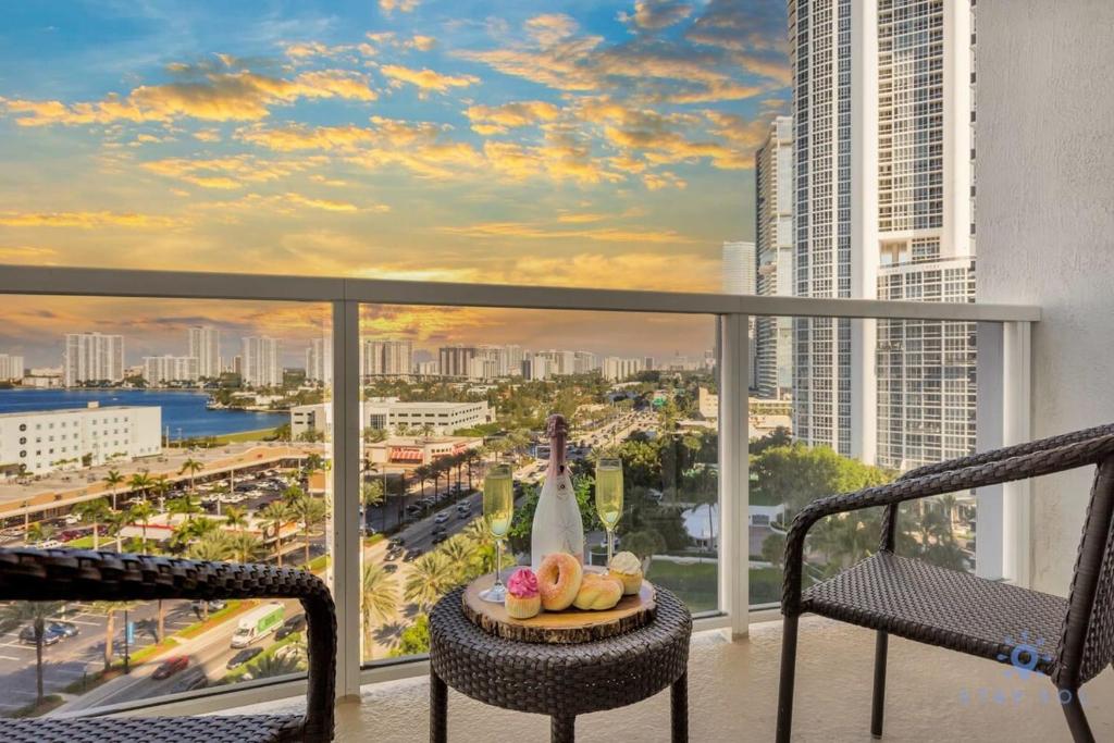 Luxury Bayfront Studio with Balcony Amazing Pool