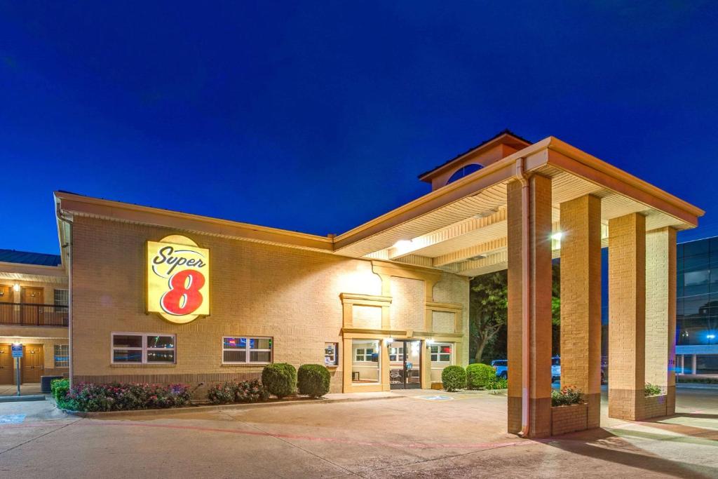 Super 8 by Wyndham Richardson Dallas